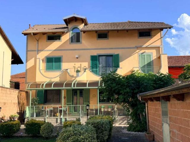 Case e ville in vendita di 380 m² in Via Cavour
