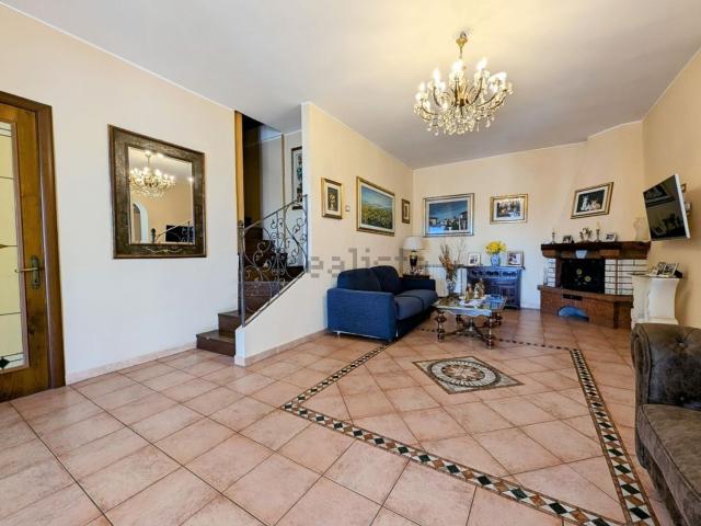 Case e ville in vendita di 380 m² in Via Campo di Carne, 29