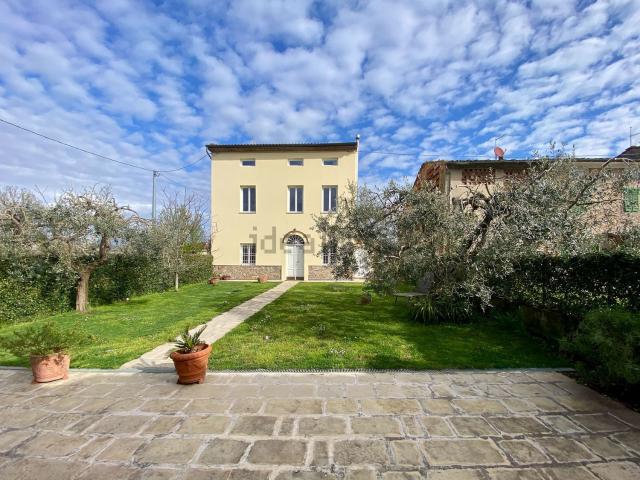 Case e ville in vendita di 380 m² in Via Cardinale A. Pacini, 12