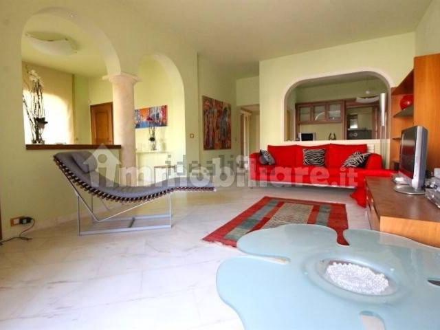 Case e ville in vendita di 380 m² in Via Cristoforo Colombo