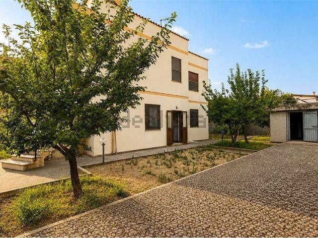 Case e ville in vendita di 380 m² in Via Alghero