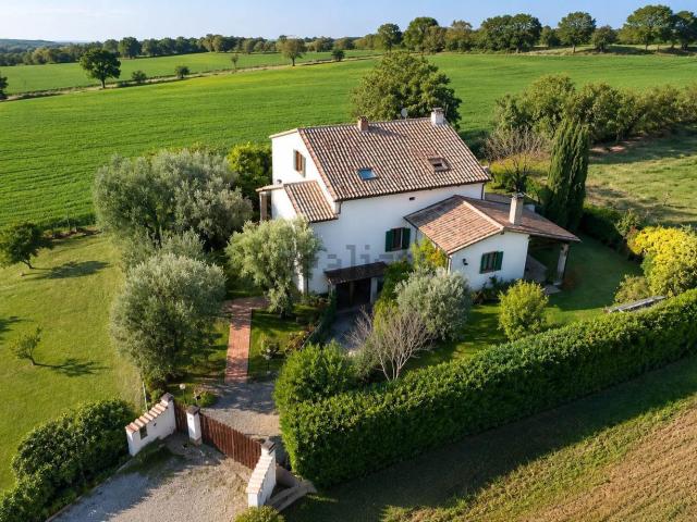 Case e ville in vendita di 380 m² in Via Don Minzoni