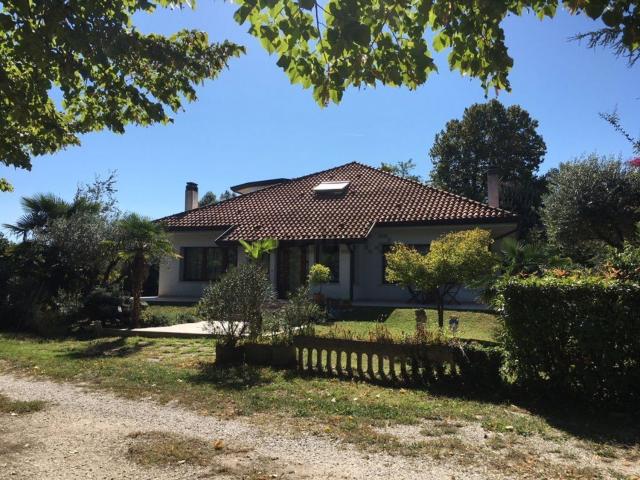 Case e ville in vendita di 380 m² in Via dei Mirtilli, 1