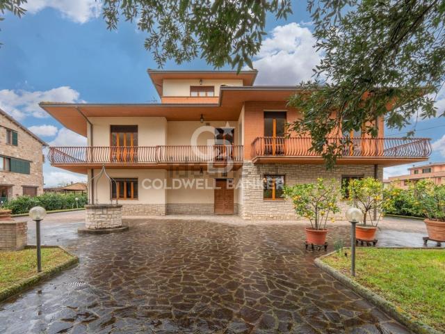 Case e ville in vendita di 380 m² in Via dei Ranieri