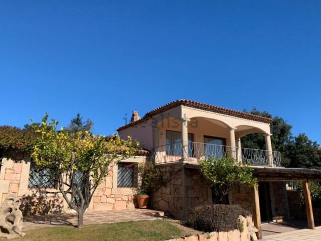 Case e ville in vendita di 380 m² in Via dei Velieri