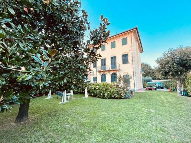 Case e ville in vendita di 380 m² in Via del Giardinetto