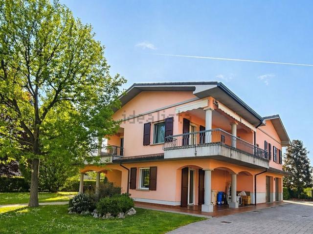 Case e ville in vendita di 380 m² in Via del Quattro