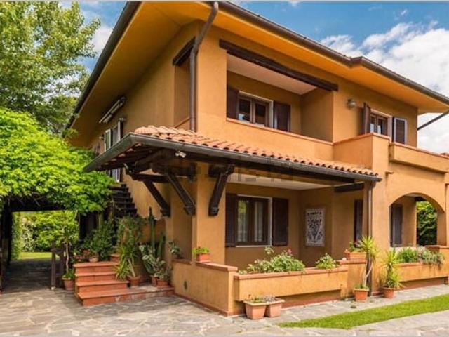 Case e ville in vendita di 380 m² in Via Huxley Aldous