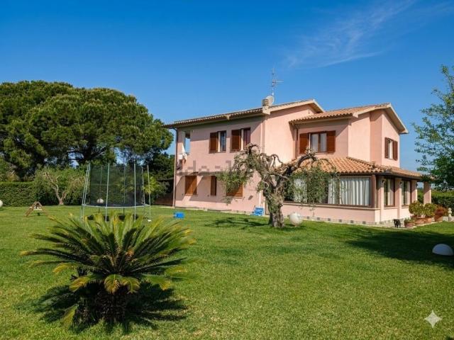 Case e ville in vendita di 380 m² in Via Orcagna
