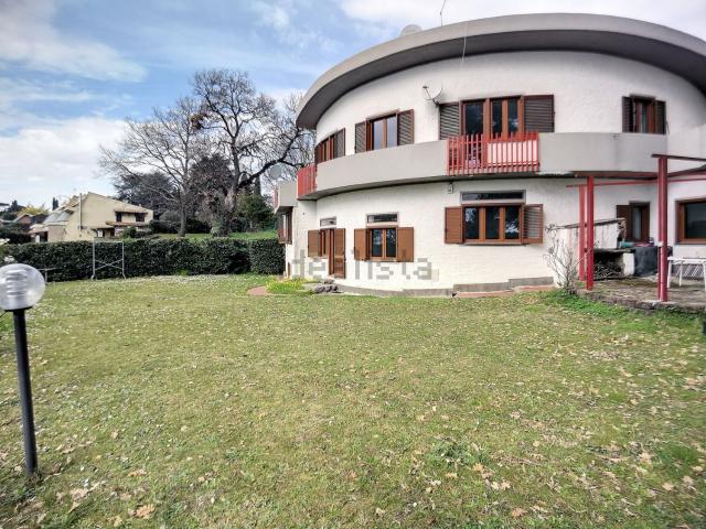 Case e ville in vendita di 380 m² in Via Monte della Vecchia Quercia