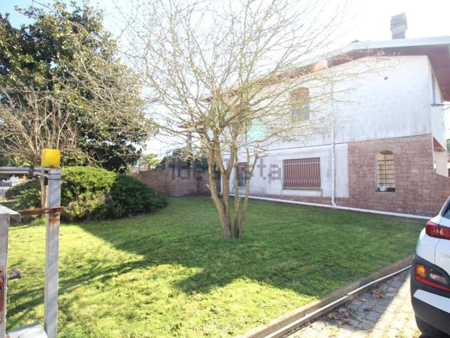 Case e ville in vendita di 380 m² in Via Mazzini