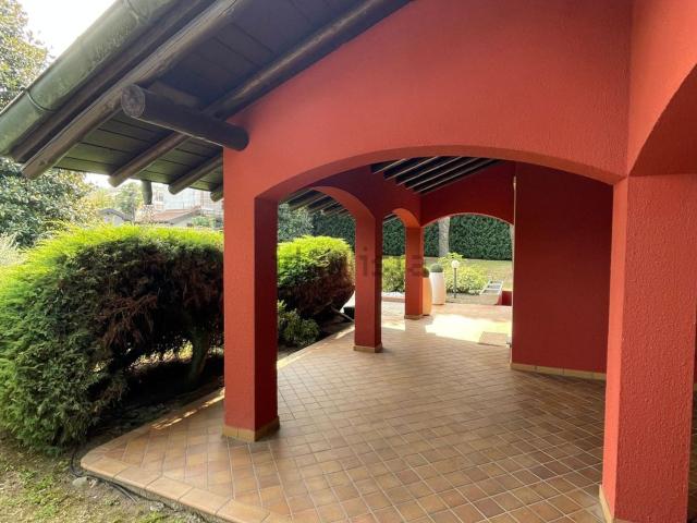 Case e ville in vendita di 380 m² in Via MADONNA DEL SASSO