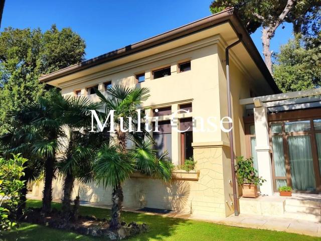Case e ville in vendita di 380 m² in Via Margherita Hack