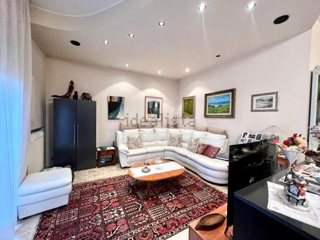 Case e ville in vendita di 380 m² in Via Mentana