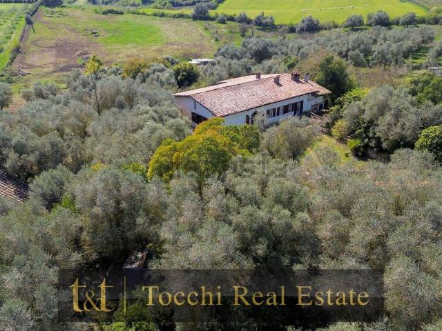 Case e ville in vendita di 380 m² in Via Sacrofano Cassia