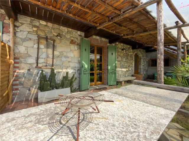 Case e ville in vendita di 380 m² in Via San Quirico, 14