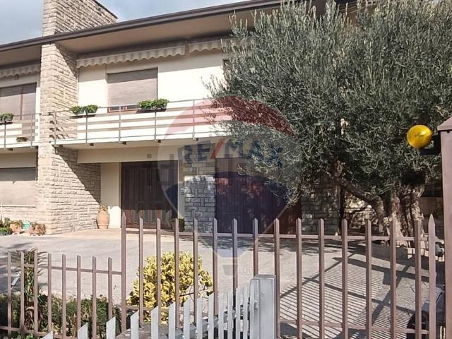 Case e ville in vendita di 380 m² in Via Santo Marzio, 12