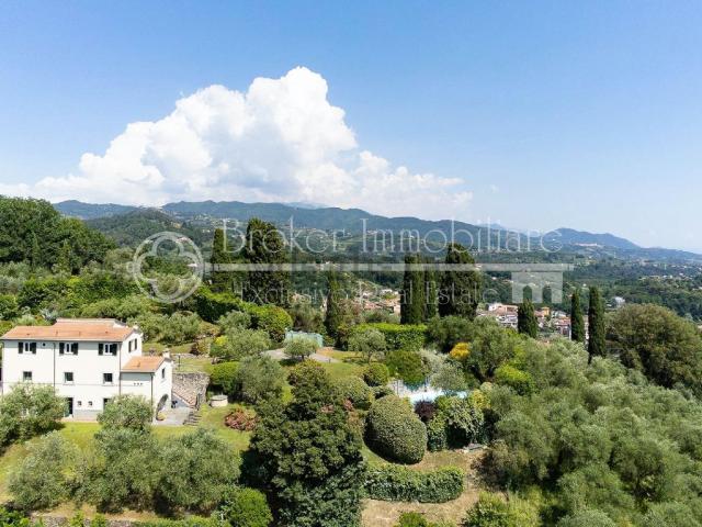 Case e ville in vendita di 380 m² in Via Prulla