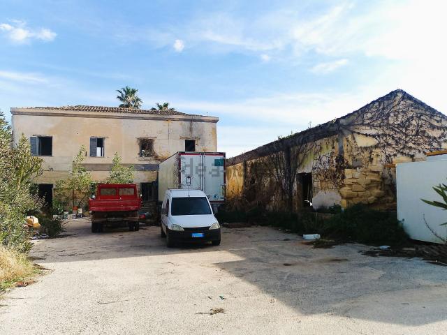 Case e ville in vendita di 380 m² in Via Vincenzo Florio