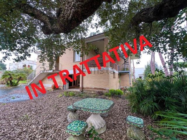 Case e ville in vendita di 380 m² in Viale del Pesco