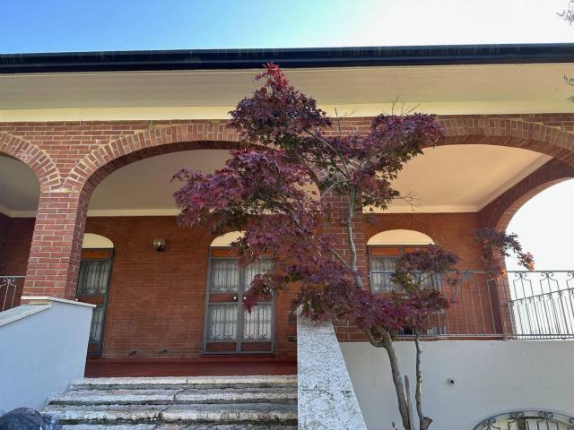 Case e ville in vendita di 380 m² in Viale Risorgimento, 42