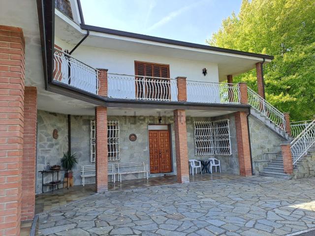 Case e ville in vendita di 380 m² in Località Brovetto Superiore, 2