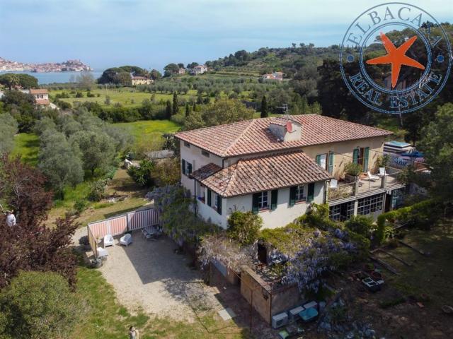 Case e ville in vendita di 380 m² in Località San Giovanni