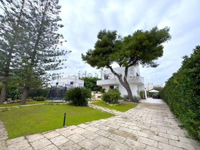 Case e ville in vendita di 380 m² in Strada Cola di Cagno, 34