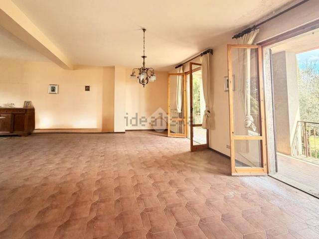 Case e ville in vendita di 380 m² in Strada dei Conservoni