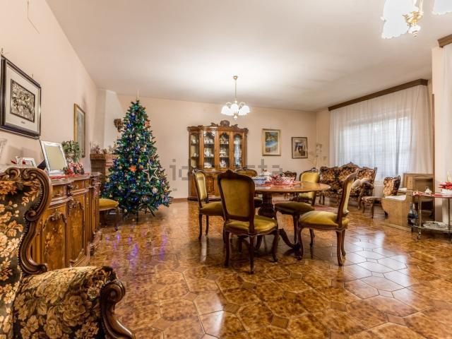 Case e ville in vendita di 380 m² in Strada Lungo Botte