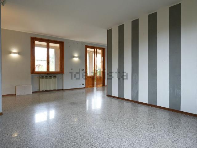 Case e ville in vendita di 380 m² in Strada Martinella