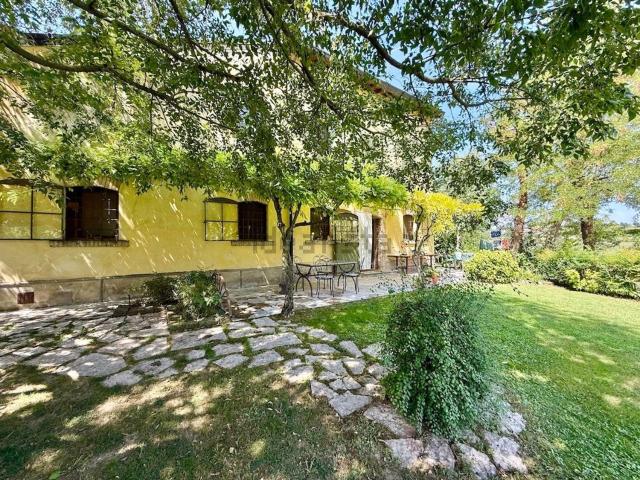 Case e ville in vendita di 380 m² in Strada San Pietro
