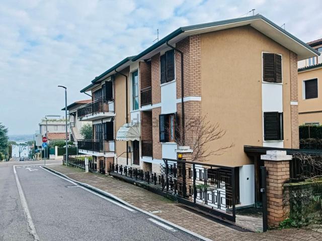 Case e ville in vendita di 381 m² in Via G. Verdi, 5