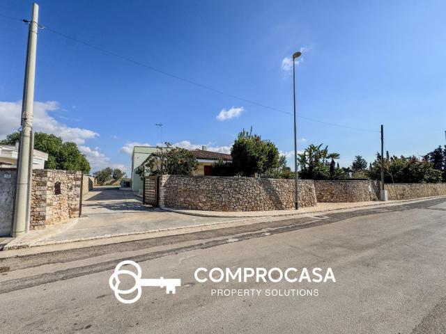 Case e ville in vendita di 381 m² in Via Ospina
