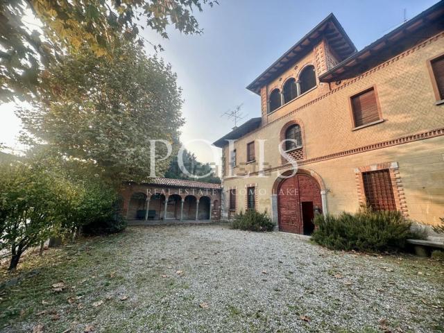 Case e ville in vendita di 381 m² in Via Roma