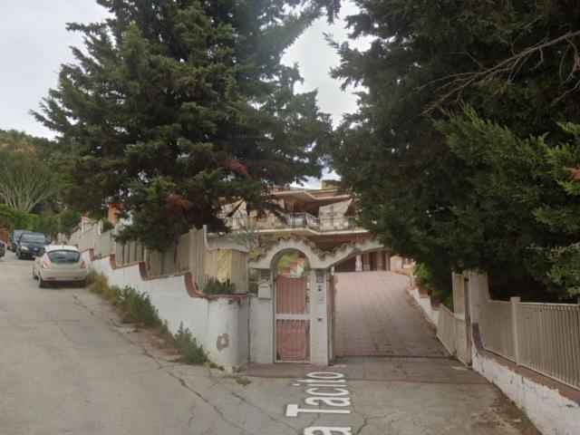 Case e ville in vendita di 381 m² in Via Tacito