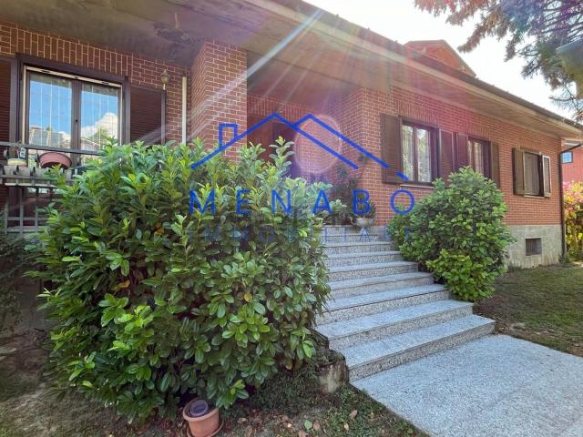 Case e ville in vendita di 382 m² in Via Martiri della Libertà