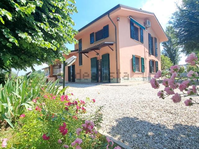 Case e ville in vendita di 383 m² in Via Lamborghini, 17