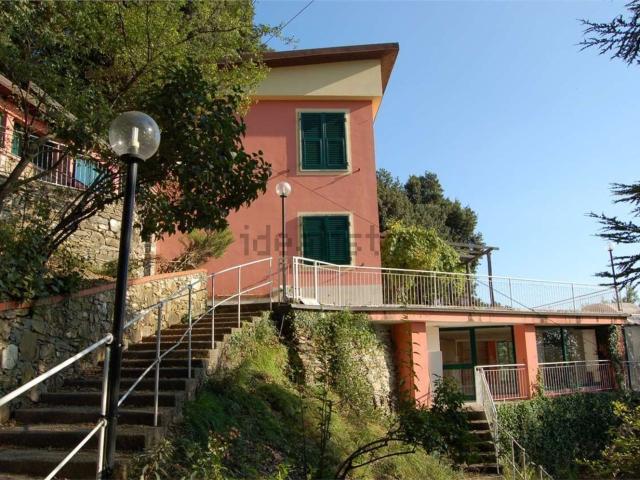 Case e ville in vendita di 384 m² in Via della Nè