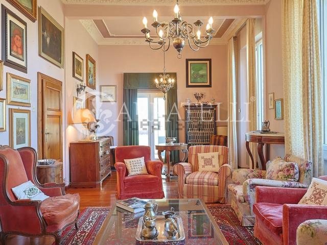 Case e ville in vendita di 384 m² in Via XXIV Maggio, 40
