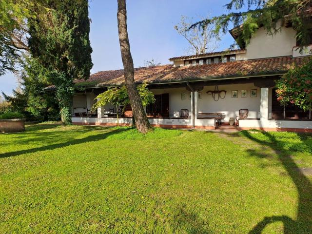 Case e ville in vendita di 384 m² in Strada al Bivio