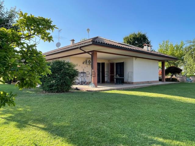 Case e ville in vendita di 385 m²