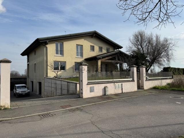 Case e ville in vendita di 385 m² in Via Alessandro Manzoni, 3