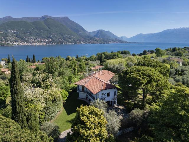 Case e ville in vendita di 385 m² in Via Benaco, 5
