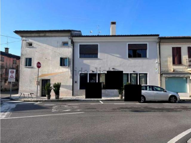 Case e ville in vendita di 385 m² in Via Francesco Baracca
