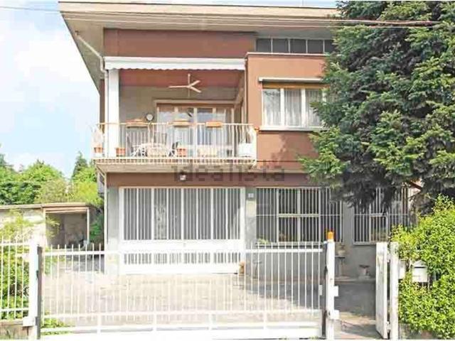 Case e ville in vendita di 385 m² in Via Francesco Petrarca, 1