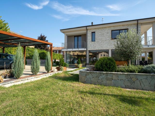 Case e ville in vendita di 385 m² in Via Michelangelo Buonarroti