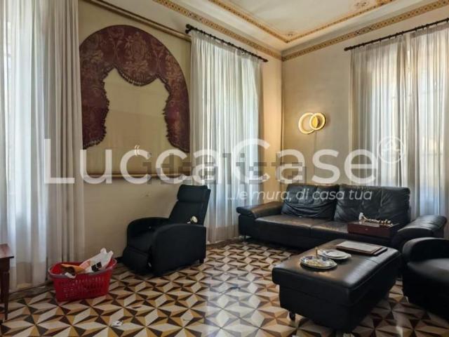 Case e ville in vendita di 385 m² in Viale Europa