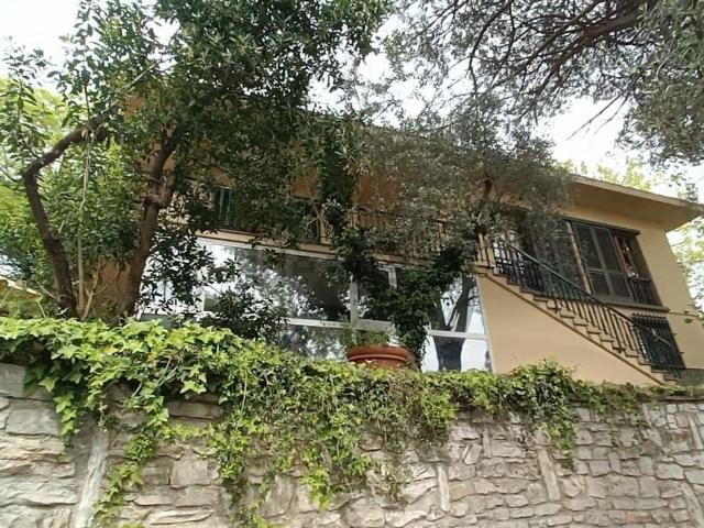 Case e ville in vendita di 385 m² in Viale Guglielmo Marconi, 114
