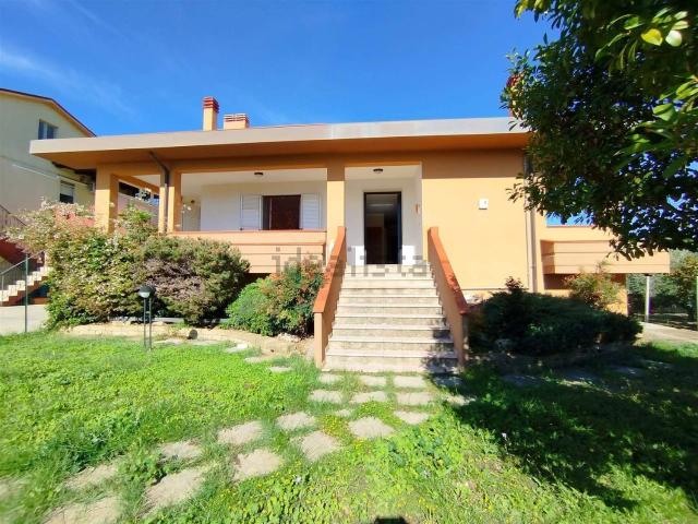 Case e ville in vendita di 385 m² in Contrada Civita, 63